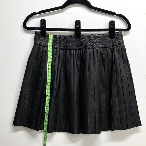 Walter Baker Pleated Black Leather Mini Skirt, Size Medium, Elastic Waist, Lined - Picture 6 of 10